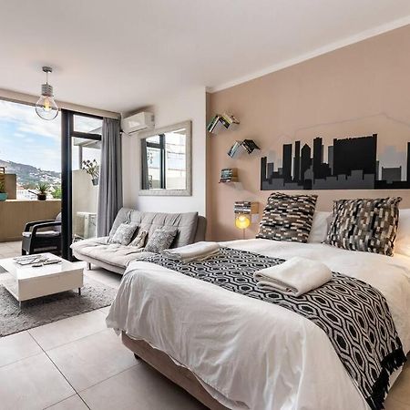 شقة Four Seasons 818- Spacious Cbd Studio - Onsite Parking, Gym & Rooftop Pool كيب تاون المظهر الخارجي الصورة