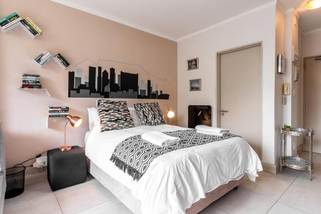 شقة Four Seasons 818- Spacious Cbd Studio - Onsite Parking, Gym & Rooftop Pool كيب تاون المظهر الخارجي الصورة