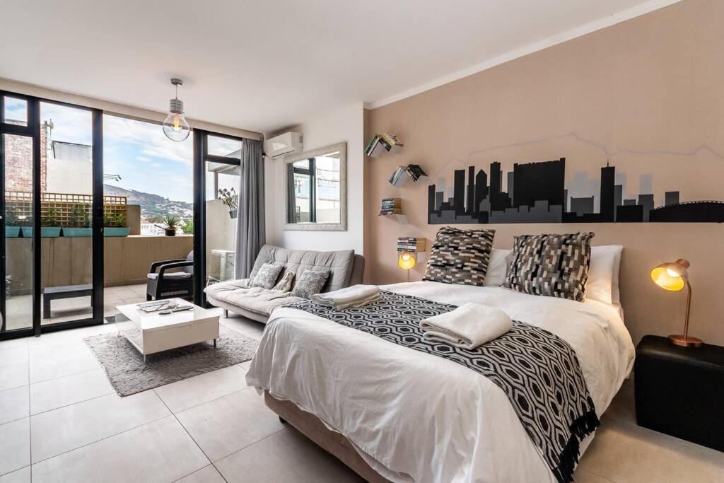 شقة Four Seasons 818- Spacious Cbd Studio - Onsite Parking, Gym & Rooftop Pool كيب تاون المظهر الخارجي الصورة